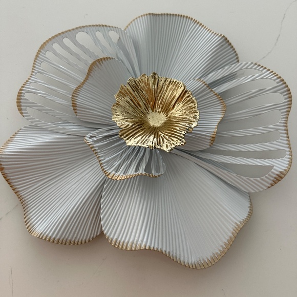 Wall appliqué  white and gold - Picture 1 of 6